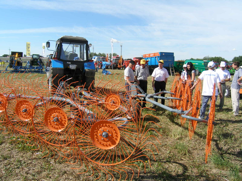 В День Республики в Чебоксарском районе открылась выставка сельскохозяйственной техники